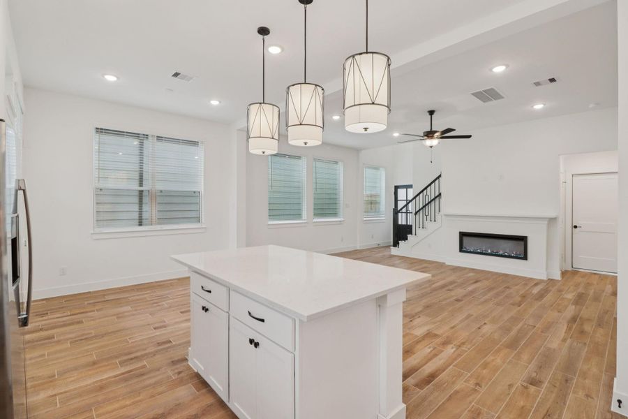 Furnished interior view inside a new home in Kresston 50's, Montgomery (Image 7).