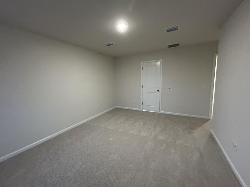 Spacious, unfurnished interior of a new home in , Summerville (Image 27).