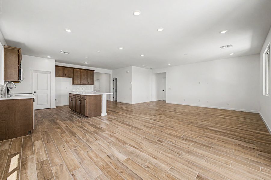 Spacious, unfurnished interior of a new home in The Villages at North Copper Canyon, Surprise (Image 9).