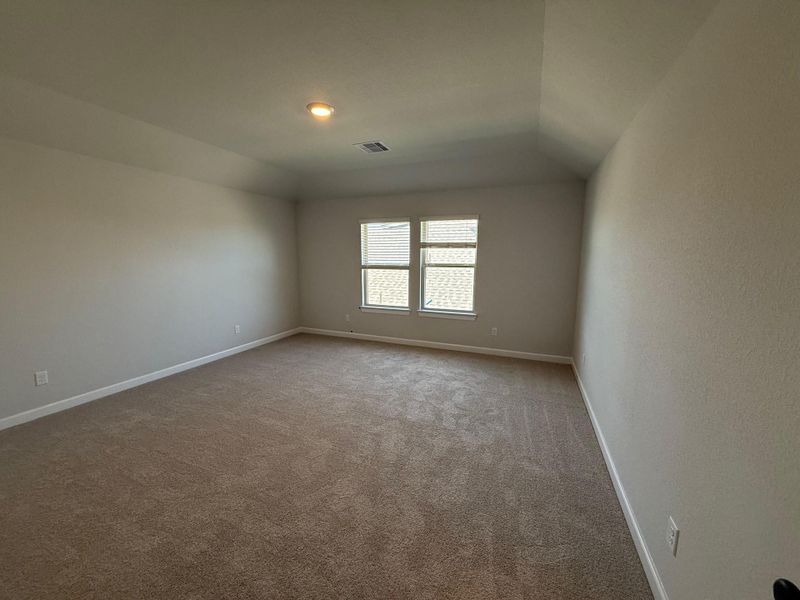 Spacious, unfurnished interior of a new home in Wellborn Settlement, College Station (Image 16).