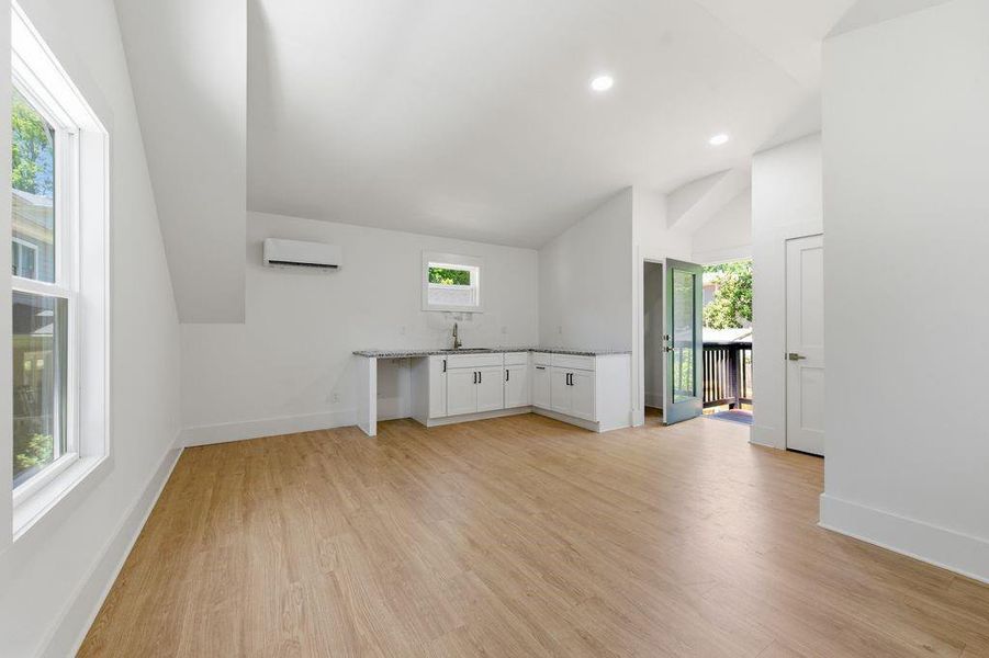 Spacious, unfurnished interior of a new home in , Atlanta (Image 39).