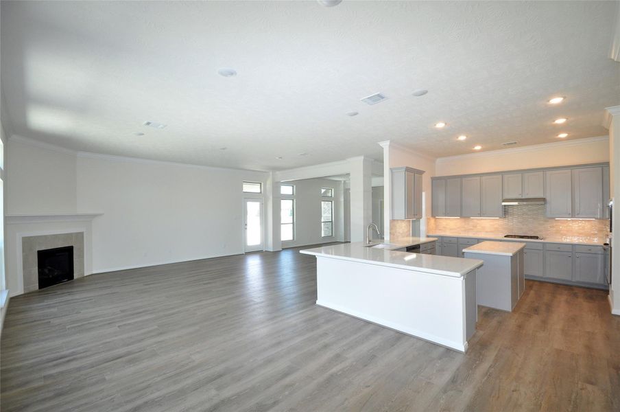 Spacious, unfurnished interior of a new home in Pedregal, League City (Image 24).
