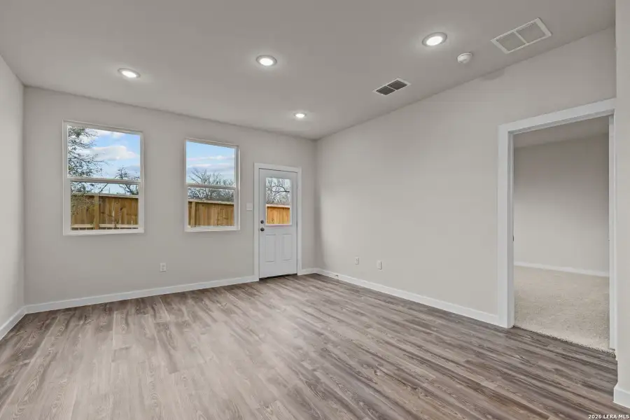 Spacious, unfurnished interior of a new home in Park Place, New Braunfels (Image 19). Spacious, unfurnished interior of a new home in Park Place, New Braunfels (Image 19).