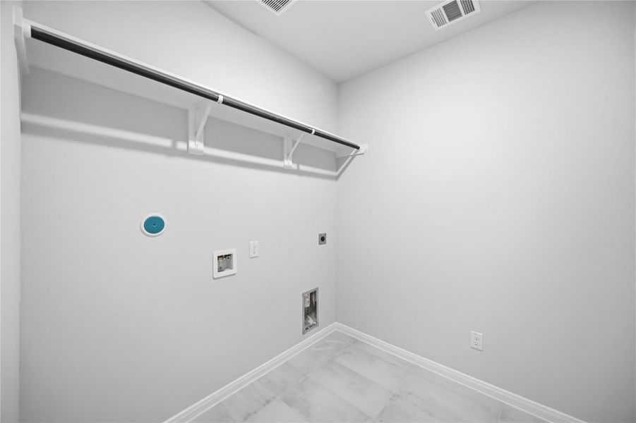 Spacious, unfurnished interior of a new home in Sundance Cove, Crosby (Image 14).