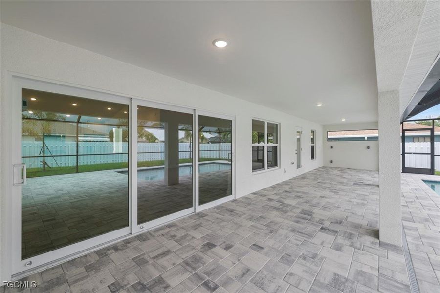 Spacious, unfurnished interior of a new home in Cape Coral, Cape Coral (Image 29).