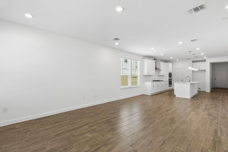 Spacious, unfurnished interior of a new home in Windcress, Cove (Image 18).
