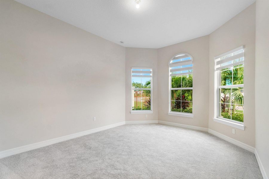 Spacious, unfurnished interior of a new home in , Palm Beach Gardens (Image 23).