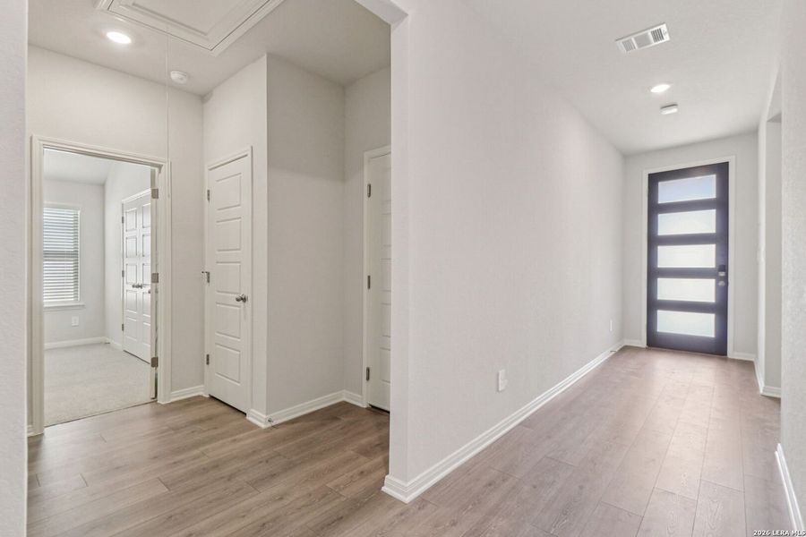 Spacious, unfurnished interior of a new home in Arcadia Ridge - Classic Series, San Antonio (Image 23).