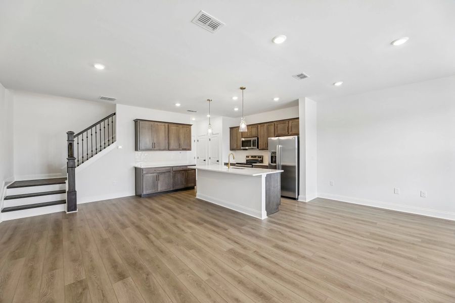 Kitchen & Dining Area