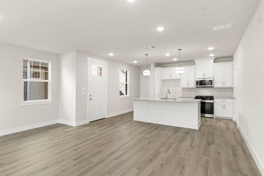 07. 708 Prosper - Dining 07. 708 Prosper - Dining