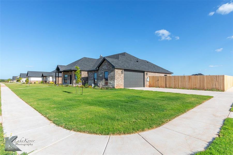 Corner Lot, Side Entry Garage