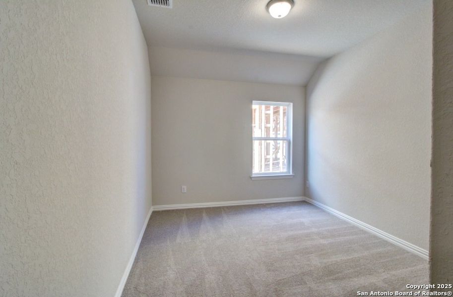 Spacious, unfurnished interior of a new home in Veranda, San Antonio (Image 24).
