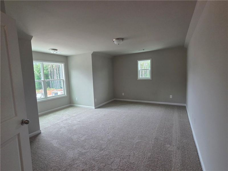 Spacious, unfurnished interior of a new home in , Bethlehem (Image 21).