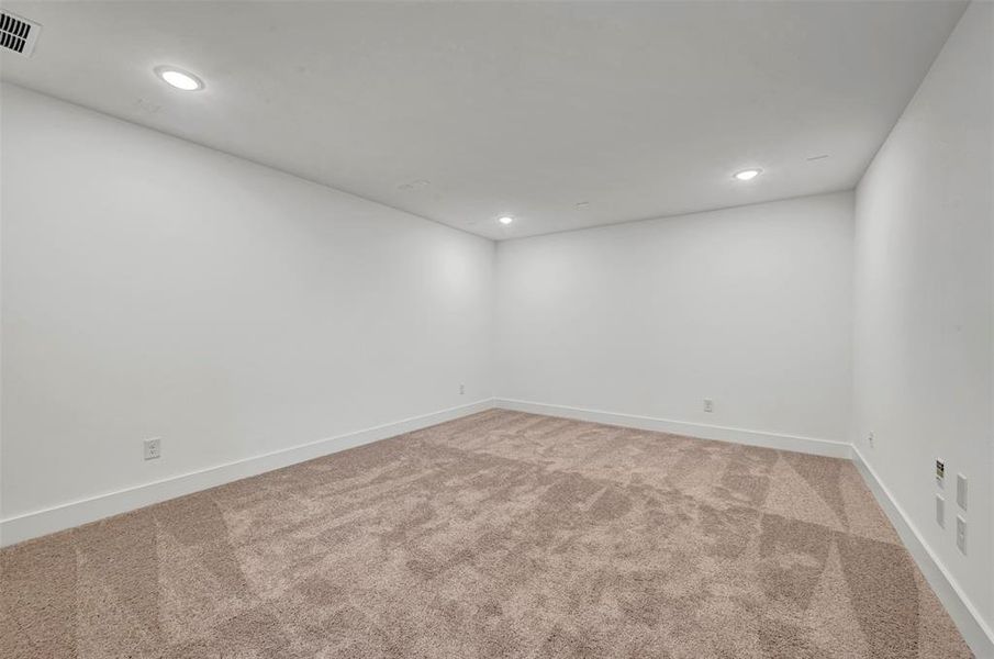 Spacious, unfurnished interior of a new home in Lily Creek at Sutton Fields, Aubrey (Image 29).