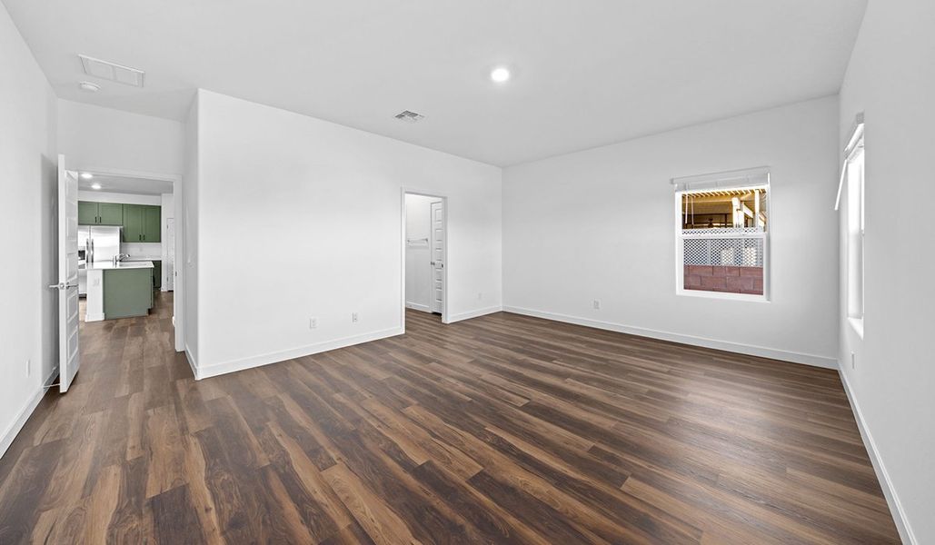Spacious, unfurnished interior of a new home in Solterra, Green Valley (Image 35).