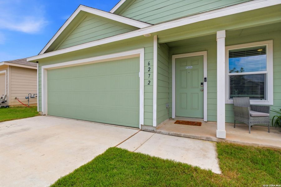 Exterior details and patio area of a home in Hidden Trails, Bulverde (Image 4).