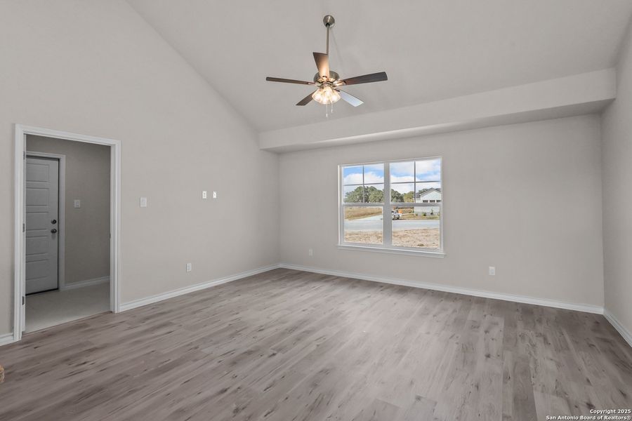 Spacious, unfurnished interior of a new home in , Poteet (Image 33).