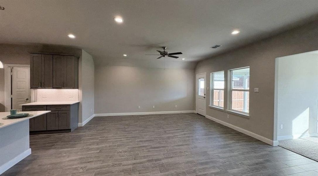 Spacious, unfurnished interior of a new home in Sandstone Estates, Granbury (Image 14). Spacious, unfurnished interior of a new home in Sandstone Estates, Granbury (Image 14).
