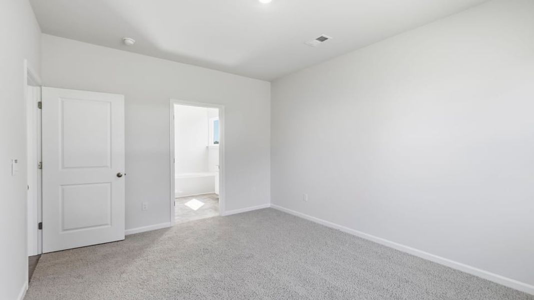 Spacious, unfurnished interior of a new home in Benjamin's Grove, Woodruff (Image 31).