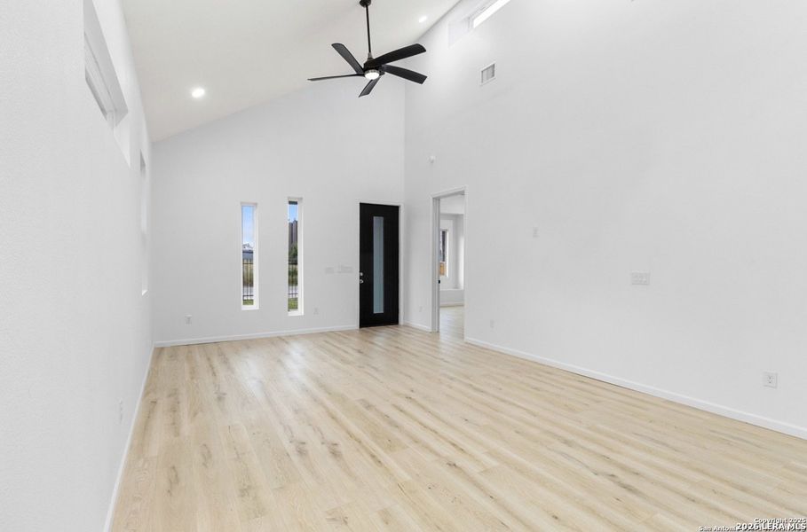 Spacious, unfurnished interior of a new home in , San Antonio (Image 9).