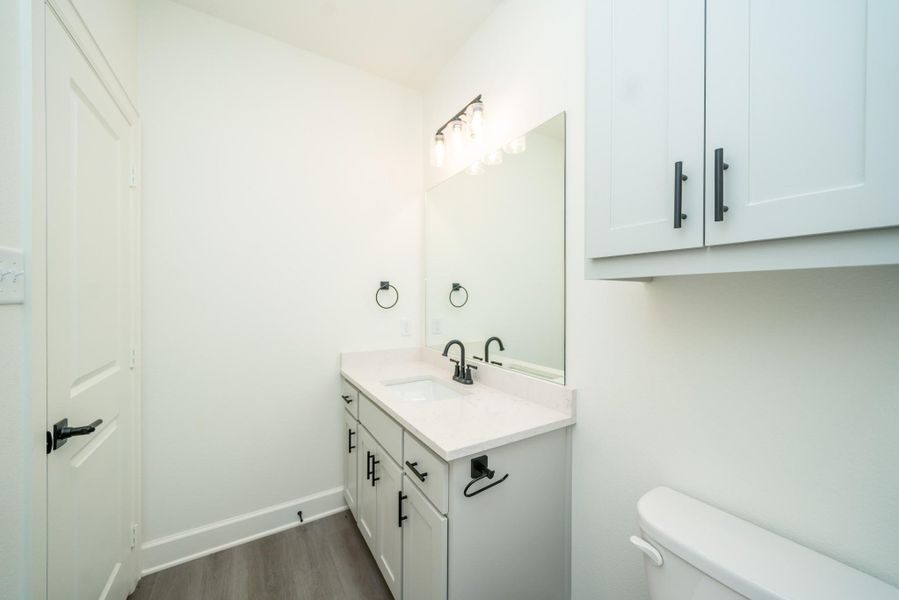 Furnished interior view inside a new home in , Kilgore (Image 4).