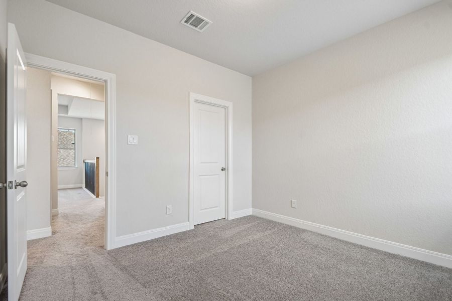 Spacious, unfurnished interior of a new home in 6 Creeks, Kyle (Image 31).