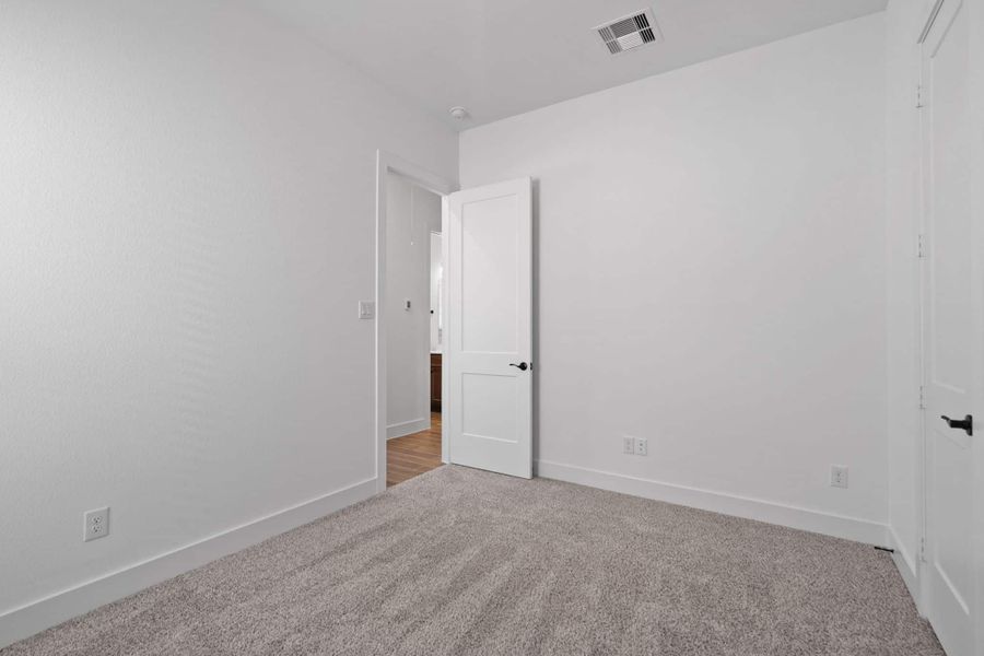 Spacious, unfurnished interior of a new home in Riceland, Mont Belvieu (Image 25).