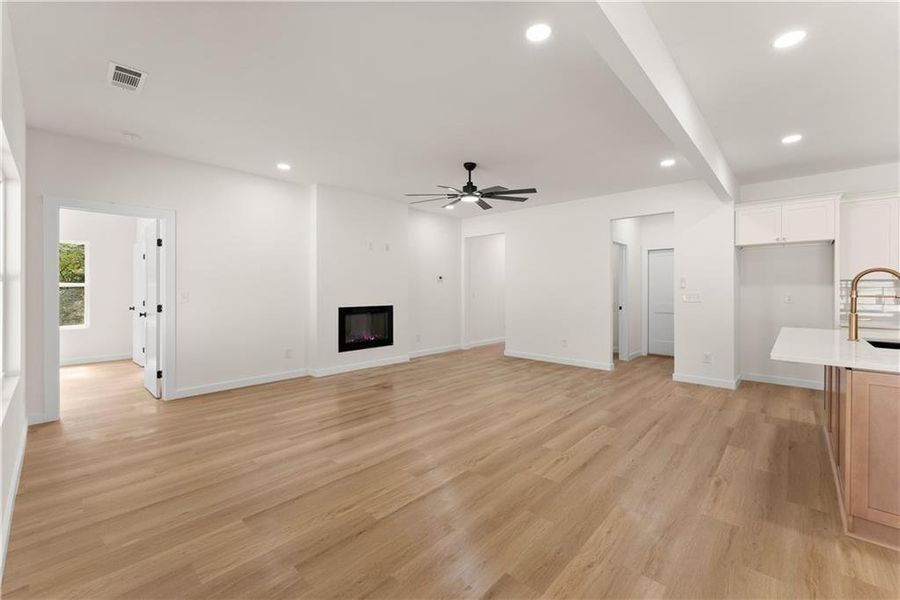 Spacious, unfurnished interior of a new home in , Gainesville (Image 32).