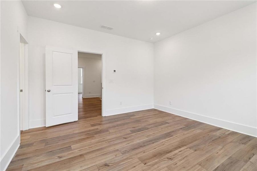 Spacious, unfurnished interior of a new home in Park Vue, Atlanta (Image 36).