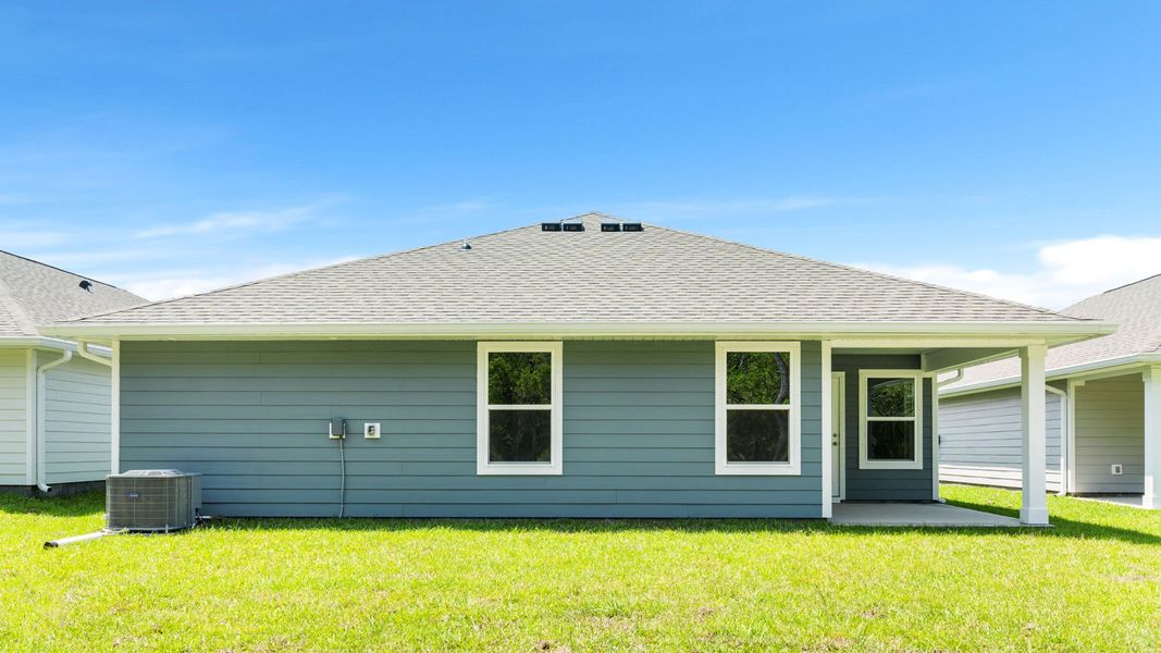 Representative exterior details of a home built from the The Lakeside by D.R. Horton in Palmetto Bluff, Port Saint Joe (Image 3).