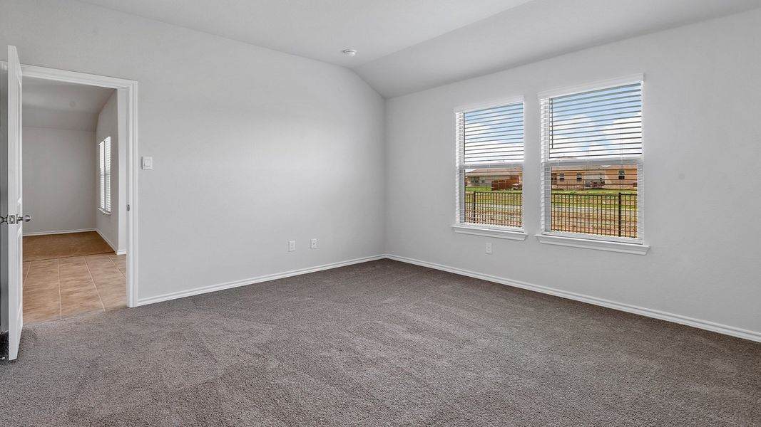 Spacious, unfurnished interior of a new home in Sunnycreek, Fort Worth (Image 27).