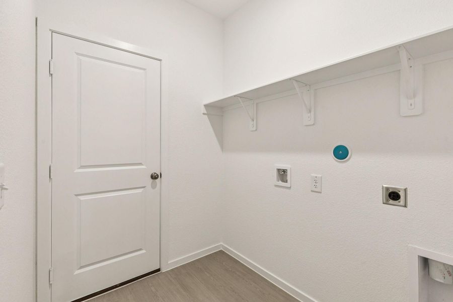 Spacious, unfurnished interior of a new home in Mavera, Conroe (Image 17).