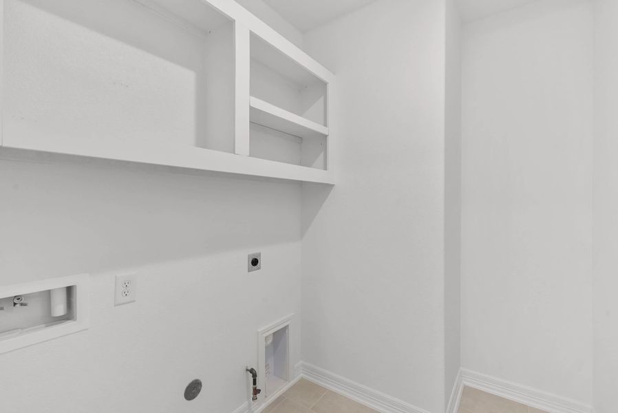 Spacious, unfurnished interior of a new home in Westland Ranch, League City (Image 16).