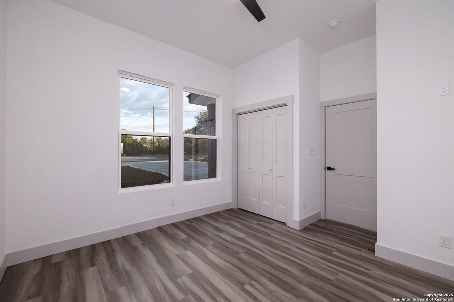 Spacious, unfurnished interior of a new home in , Fischer (Image 25).