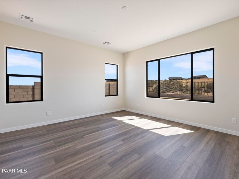 Spacious, unfurnished interior of a new home in Hidden Hills, Prescott (Image 37).