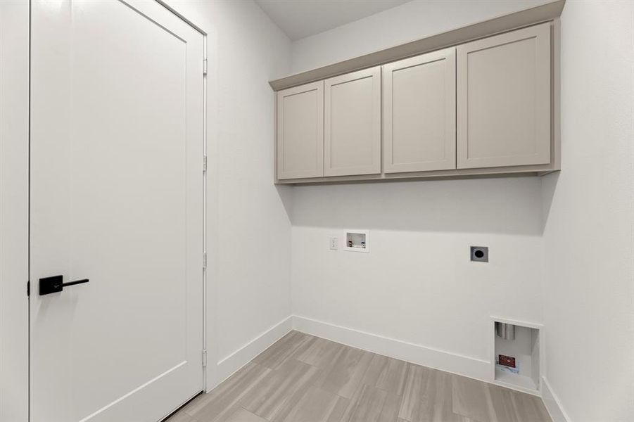 06. 16322 Old Westbury - Utility