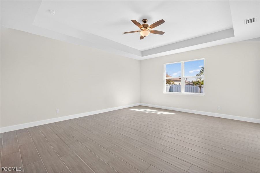 Spacious, unfurnished interior of a new home in Cape Coral, Cape Coral (Image 29).