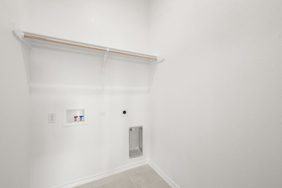 Spacious, unfurnished interior of a new home in Hunters Ridge, Crowley (Image 24).
