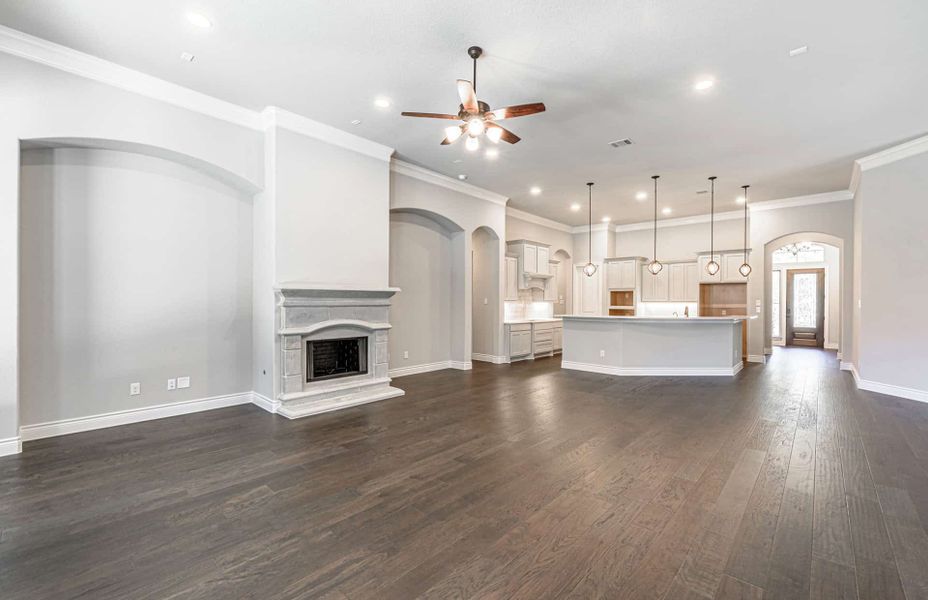 Representative unfurnished interior of a home built from the 3358 by Ravenna Homes in Artavia 70′, Conroe (Image 39).