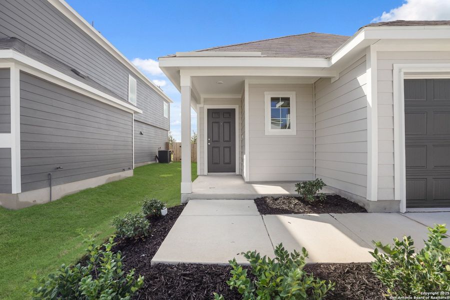 Exterior details and patio area of a home in Timber Creek, San Antonio (Image 3).