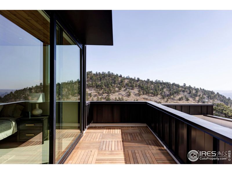 Views and outdoor balcony. Views and outdoor balcony.