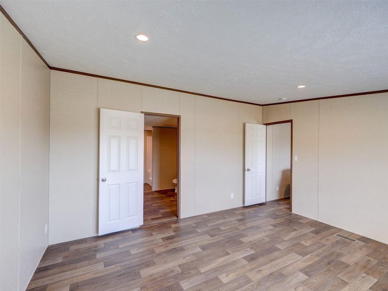 Spacious, unfurnished interior of a new home in , Elgin (Image 19).