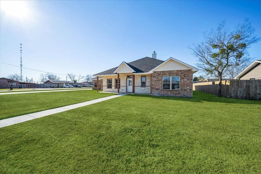 Ranch-style home with a front lawn