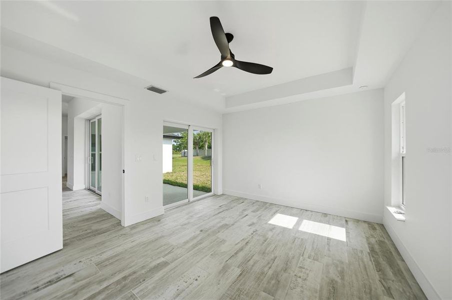 Spacious, unfurnished interior of a new home in , Arcadia (Image 36).