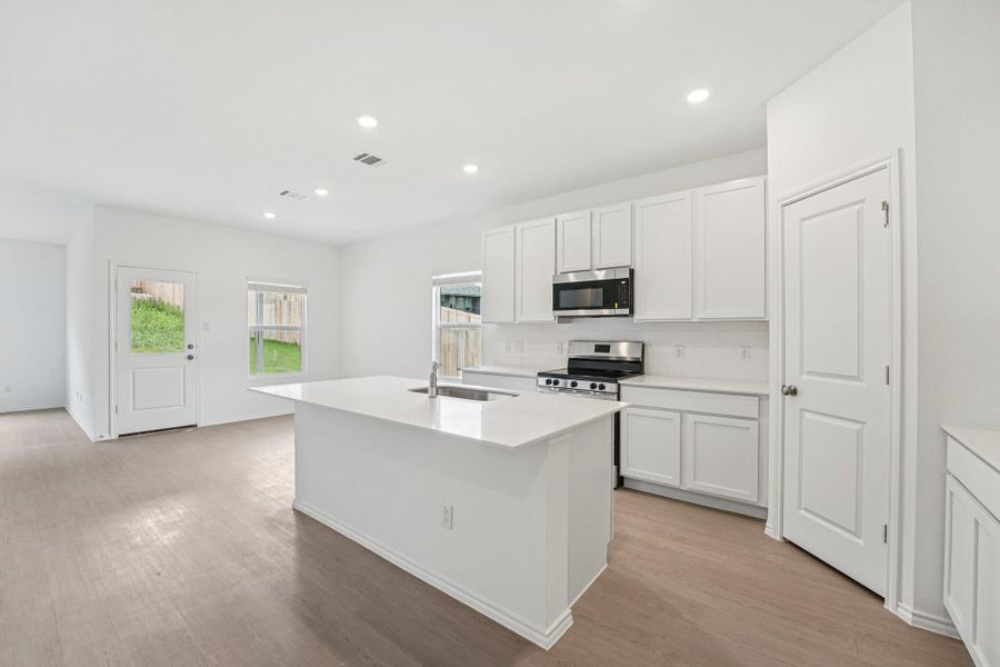 Furnished interior view inside a new home in Clayton Ranch, Copperas Cove (Image 8).