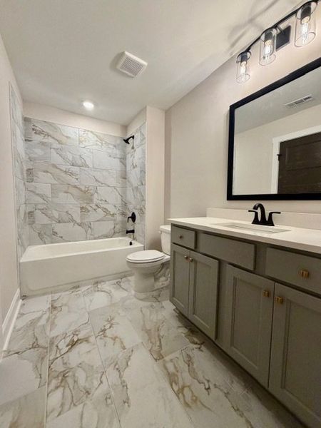Furnished interior view inside a new home in Lakefield, Palmetto (Image 8).