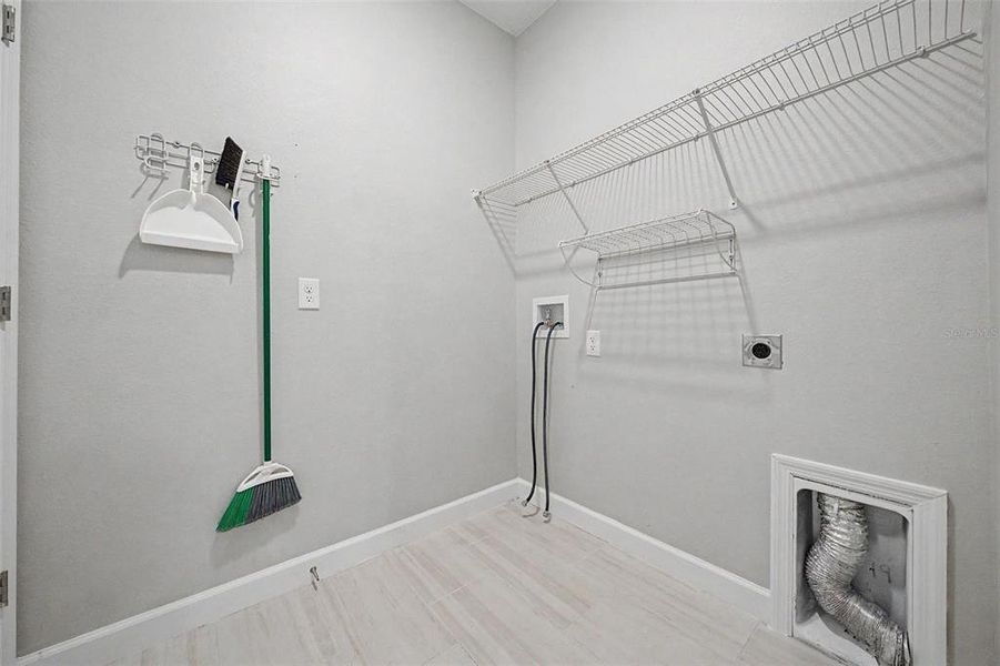 Spacious, unfurnished interior of a new home in , San Antonio (Image 22).