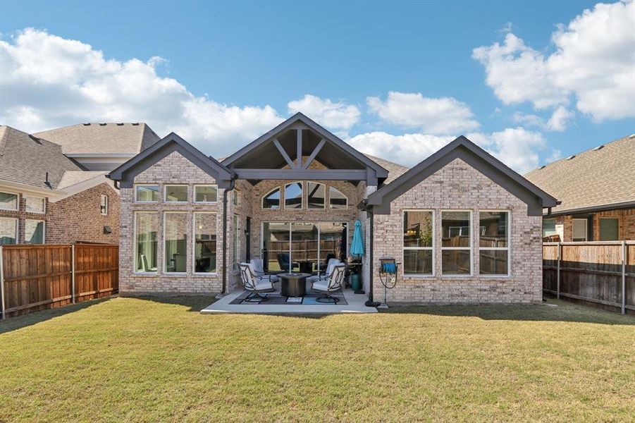 Exterior details and patio area of a home in , Northlake (Image 24).