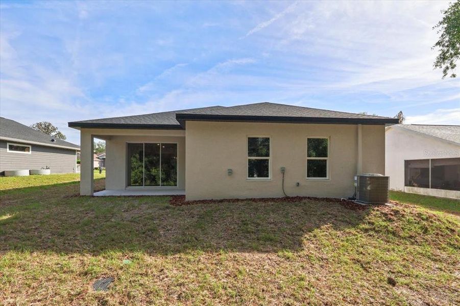 Exterior details and patio area of a home in , Beverly Hills (Image 15).