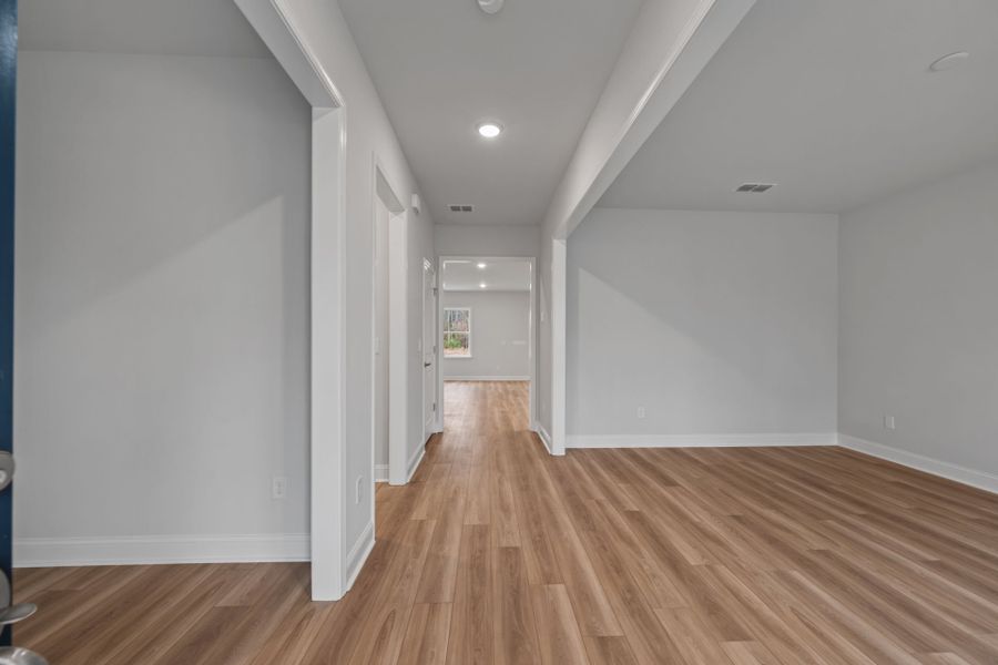 Spacious, unfurnished interior of a new home in Carriage Estates, Lexington (Image 27).